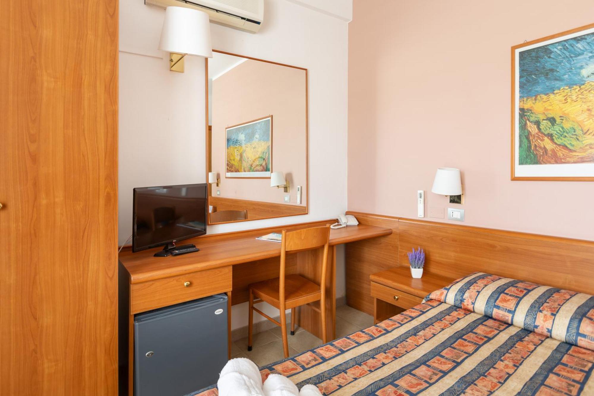 Hotel Palme Gemelle เวียสเต ภายนอก รูปภาพ